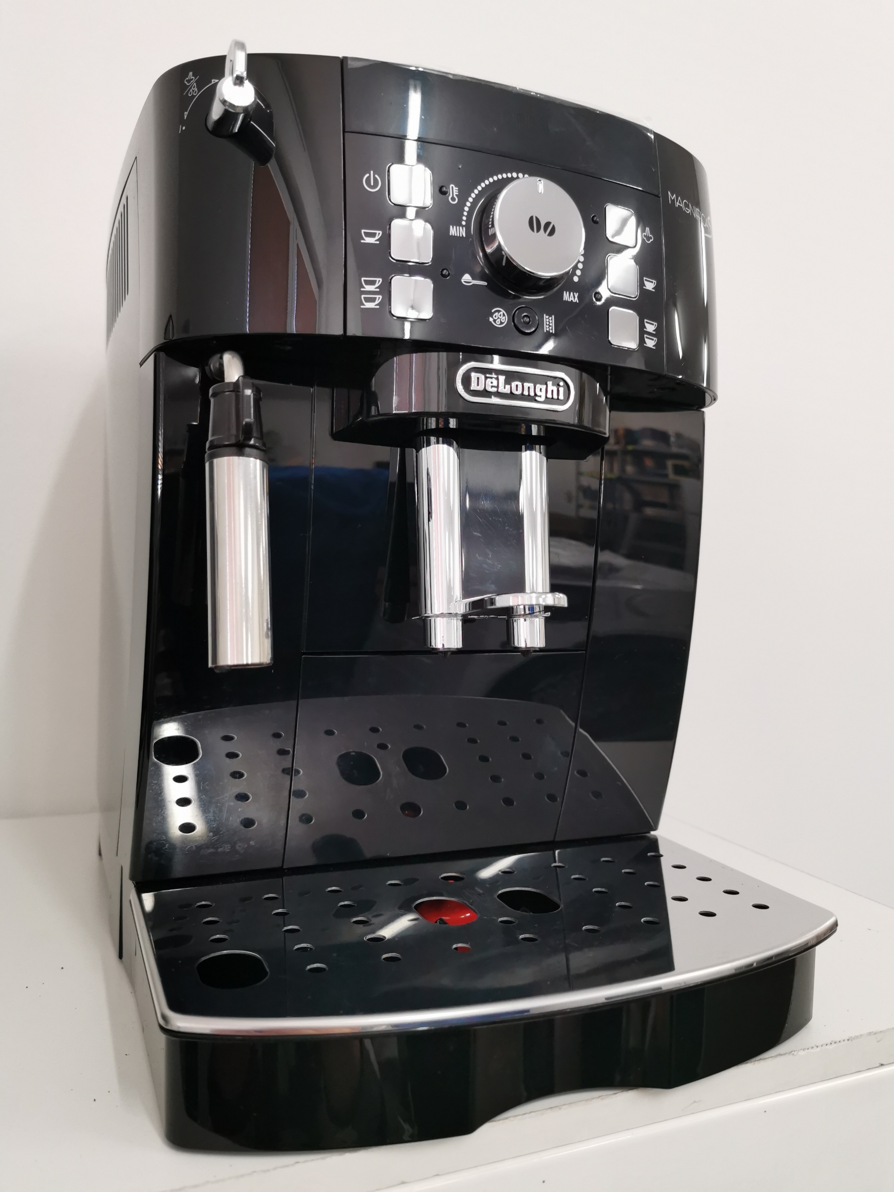 BAZAR DéLonghi ECAM 21.117.B - plnoautomatické espresso